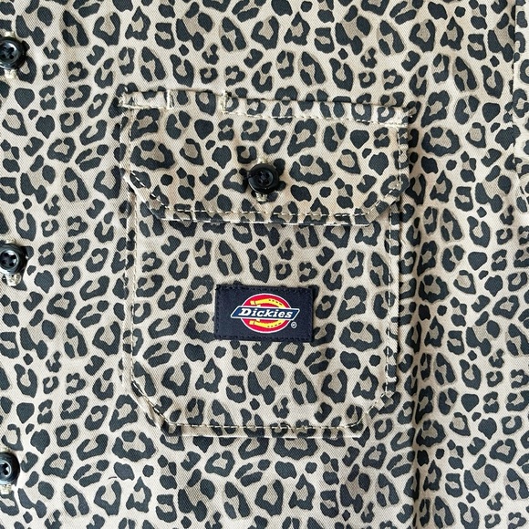 DICKIES Silver Firs Short Sleeve Shirt Leopard Print Men’s XS Unisex - Picture 8 of 12